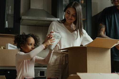 açma, açmak, aile fotoğrafı içeren Ücretsiz stok fotoğraf