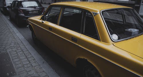 Fotobanka s bezplatnými fotkami na tému auto, staré auto, volvo