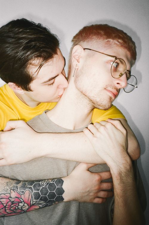 Free A loving embrace between a same-sex couple, showcasing intimacy and affection. Stock Photo