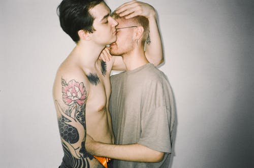 Darmowe zdjęcie z galerii z gej, lgbt, obejmowanie