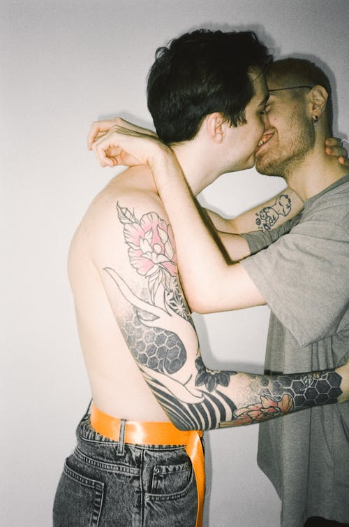 Darmowe zdjęcie z galerii z całowanie, gej, lgbt