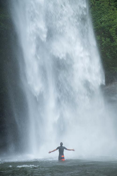 Immagine gratuita di acqua, affascinare, ammirare