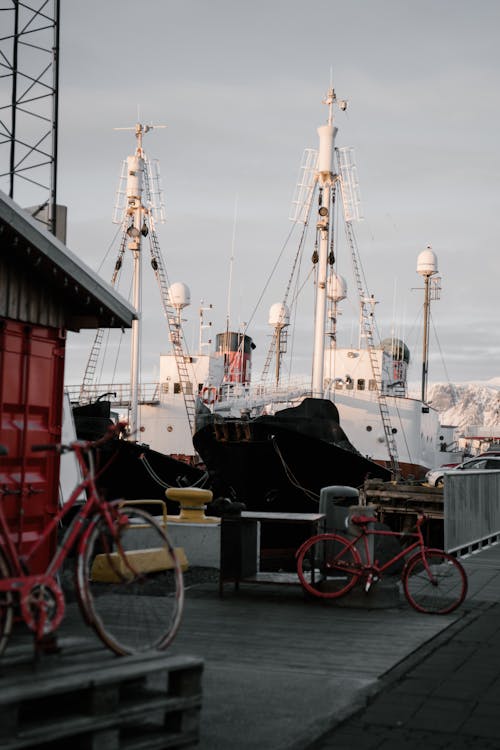 Ücretsiz dikey atış, gemiler, iskele içeren Ücretsiz stok fotoğraf Stok Fotoğraflar