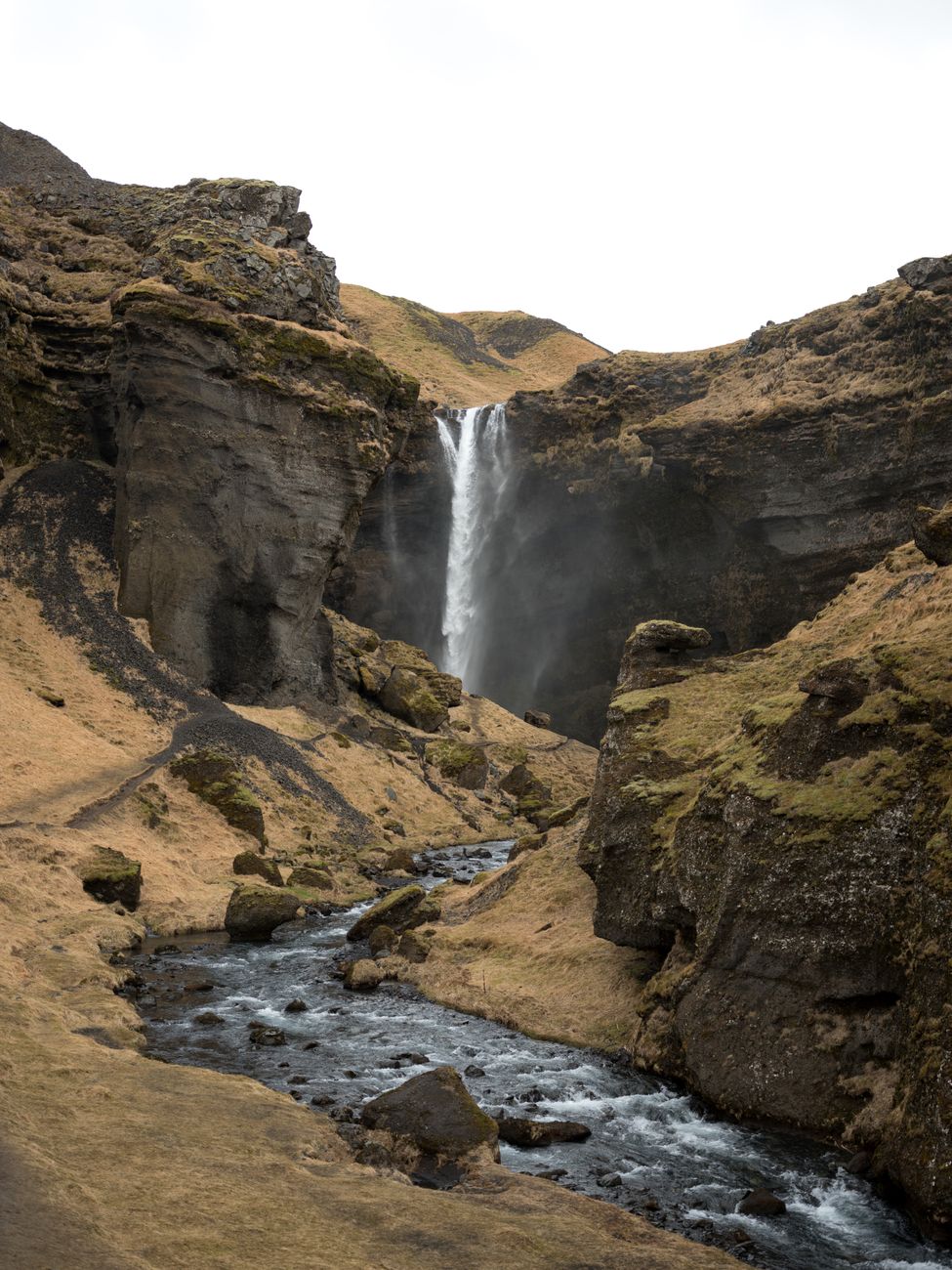 Dramatisches Motiv – Natur Hintergrundbild (von ArtHouse Studio, 6093×8124, #4573387)
