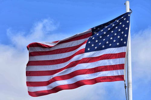 Bandiera Degli Stati Uniti Visualizzata Sul Palo