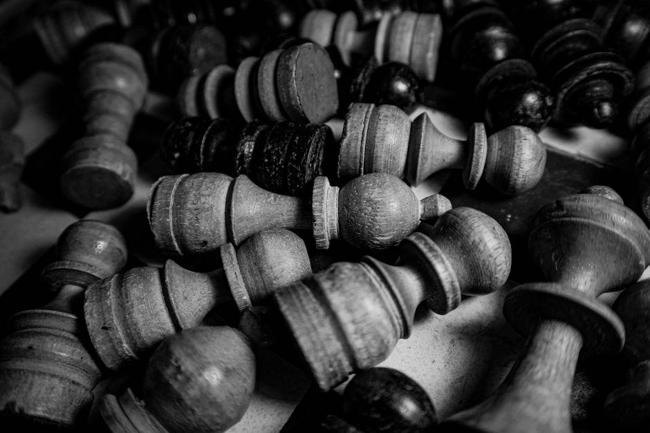 chess pieces wooden board