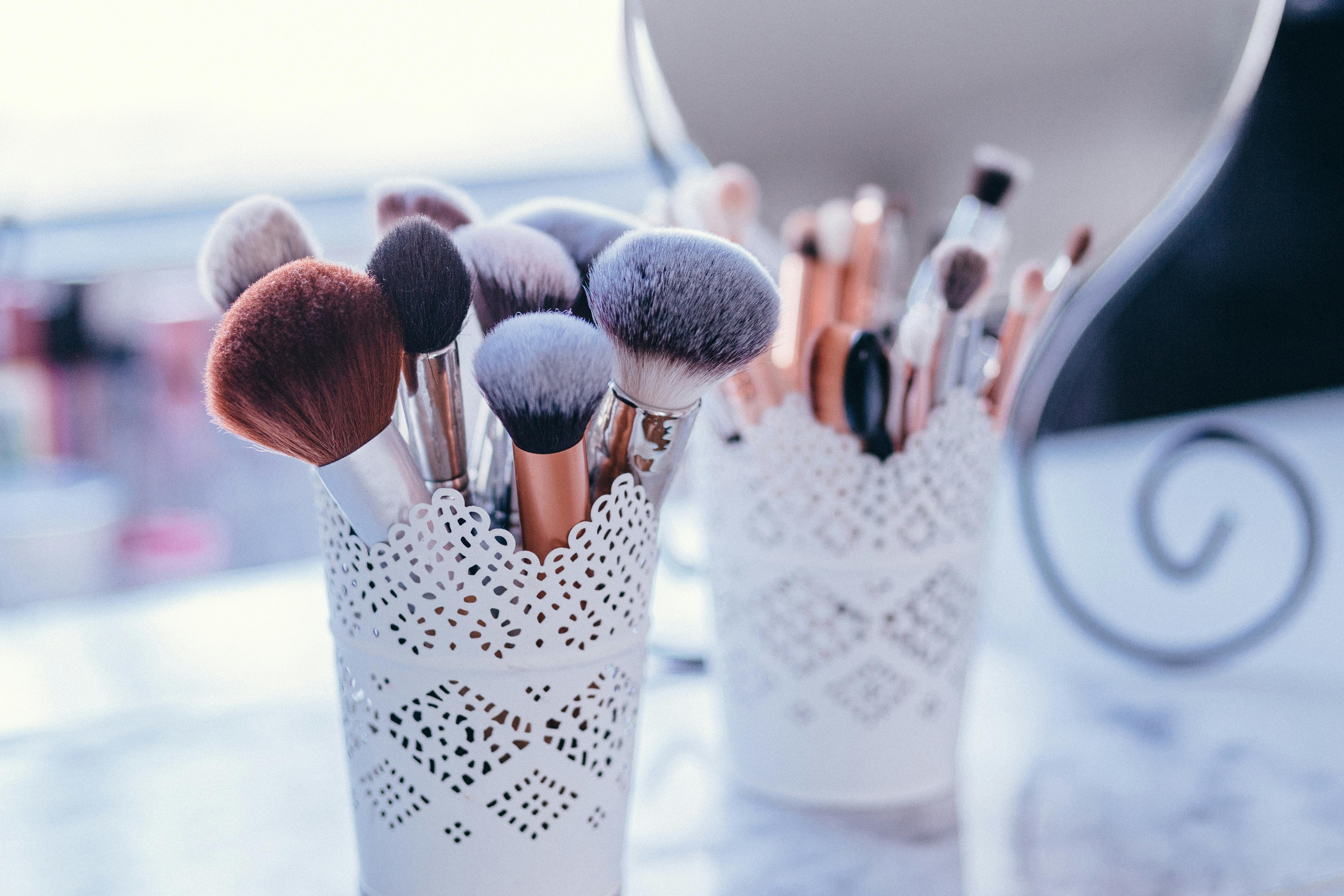 Makeup Brush Lot \u00b7 Free Stock Photo