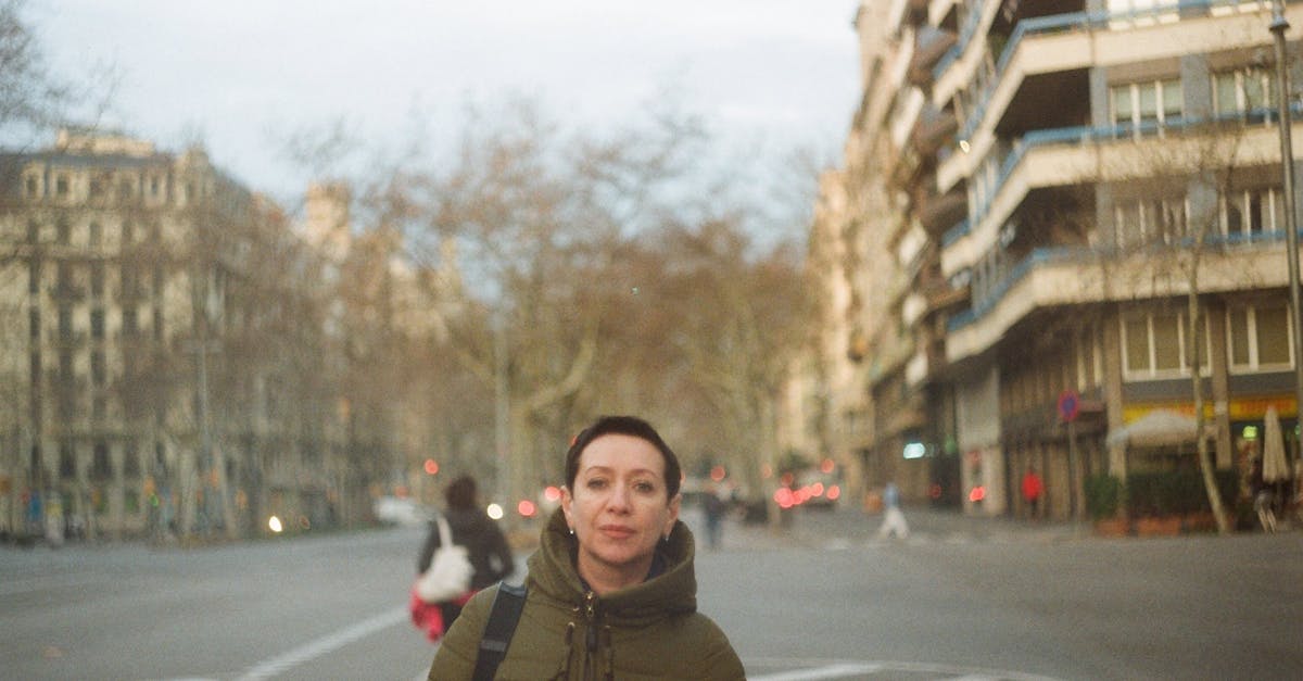 How to use thinning scissors on ladies short hair