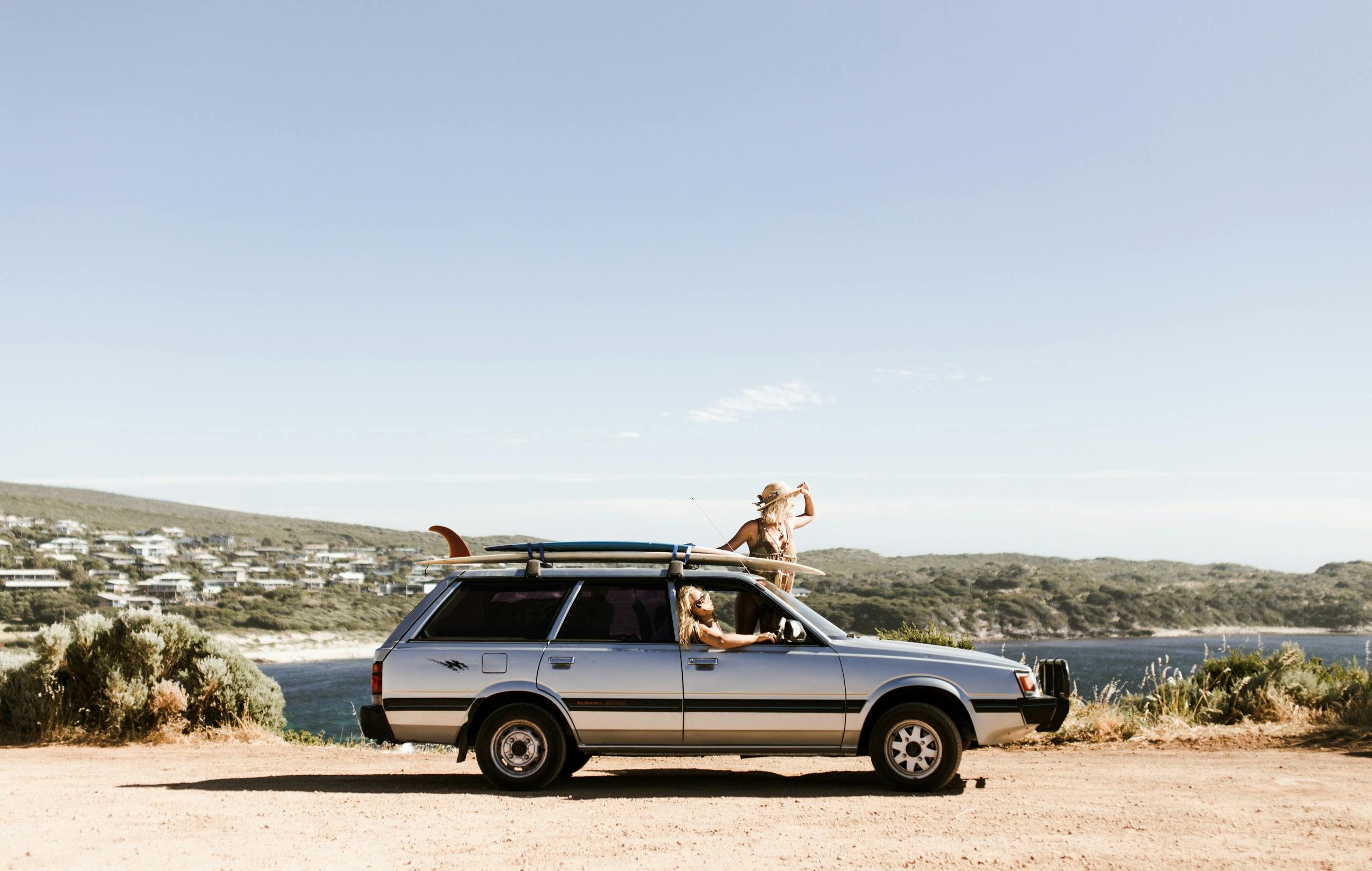 Unrecognizable tourists looking out of car on rough road \u00b7 Free Stock Photo