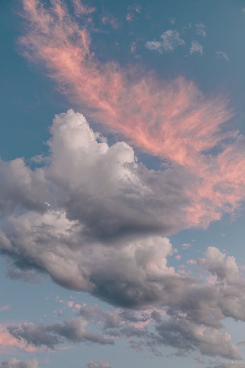 Бесплатное стоковое фото с вертикальный выстрел, метеорология, небо