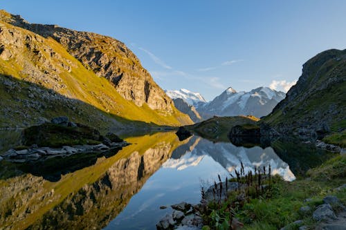 Gratis arkivbilde med fjelltopp, innsjø, landskap