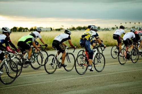 Foto d'estoc gratuïta de anant amb bici, atleta, atletes