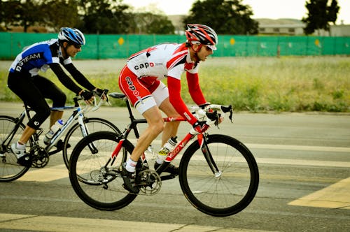 Foto d'estoc gratuïta de anant amb bici, atleta, atletes