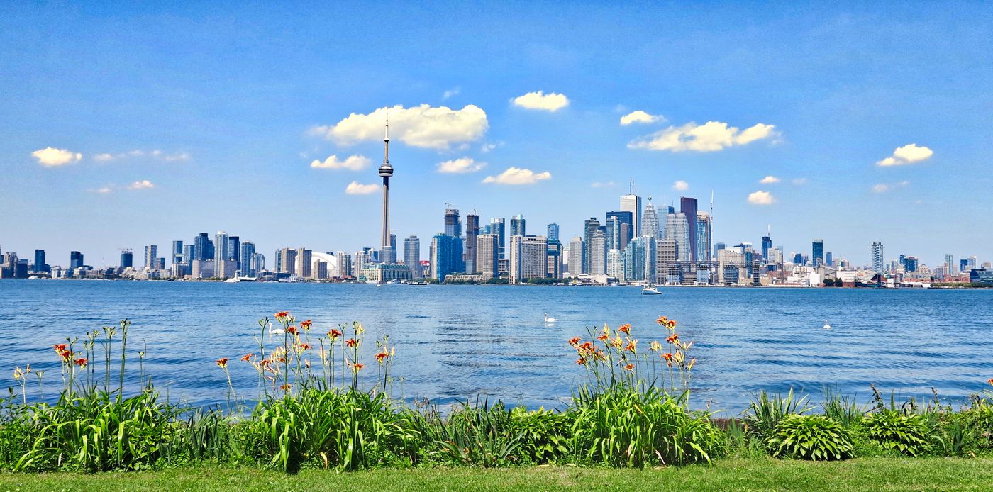 Toronto skyline with the CN Tower, a common destination for skilled workers immigrating to Canada through Express Entry