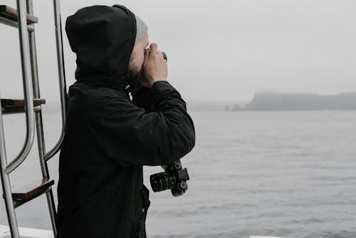 Fotobanka s bezplatnými fotkami na tému bunda, fotoaparát, hmla