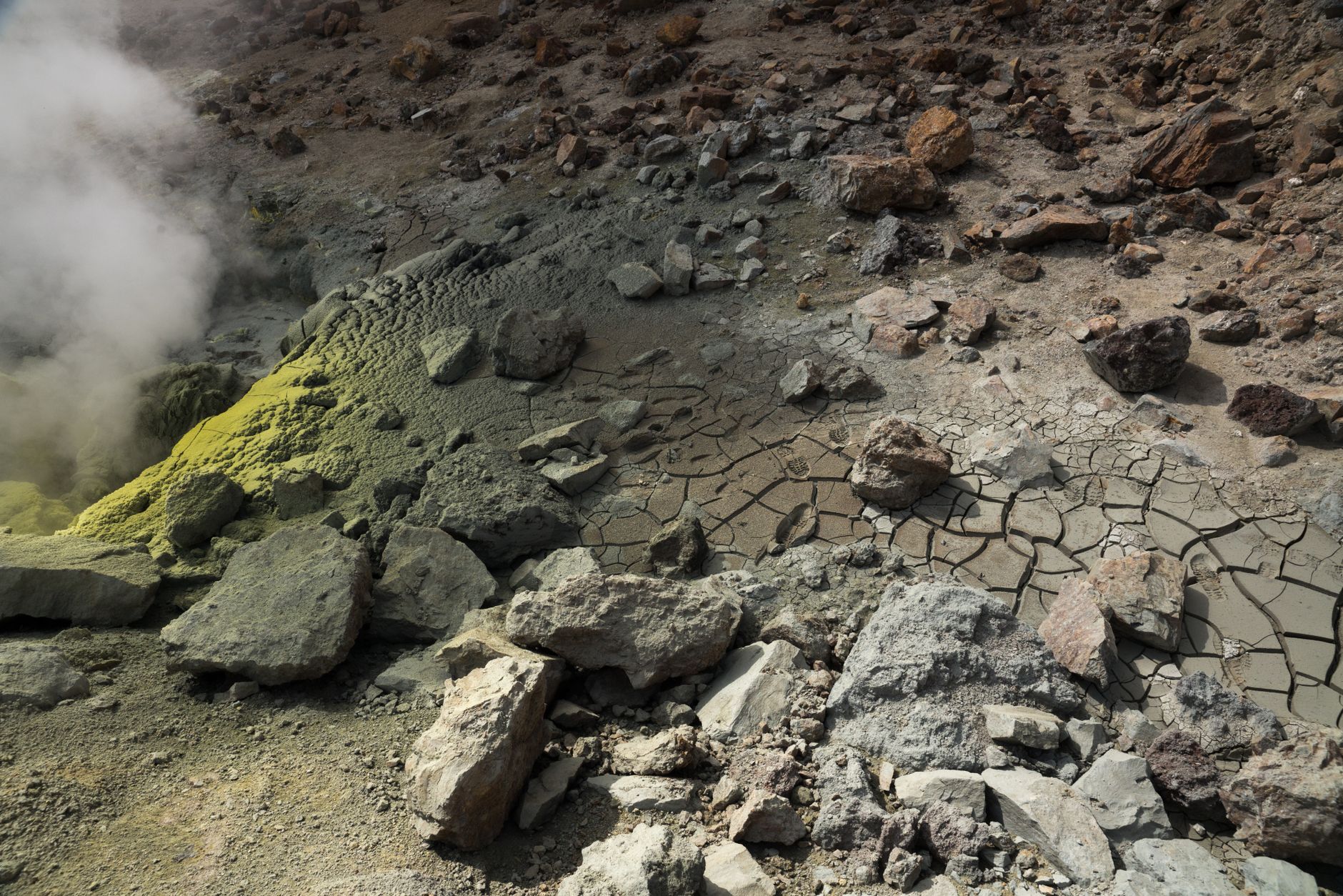 Fakta Keamanan & Risiko Kesehatan di Kawah Putih yang Harus Anda Tahu - ciwidey white crater Fakta Keamanan & Risiko Kesehatan di Kawah Putih yang Harus Anda Tahu - ciwidey white crater