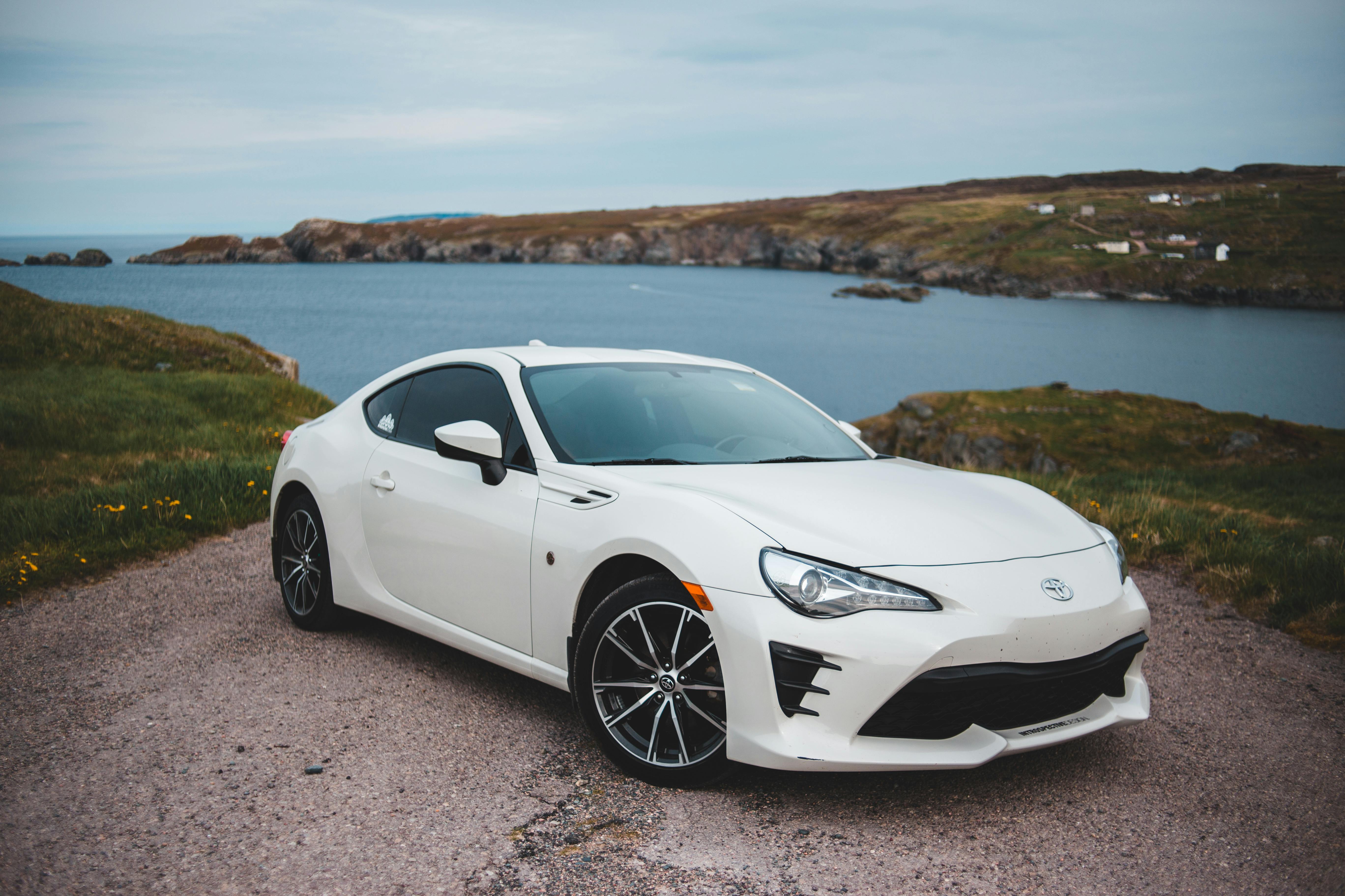 Toyota recalls over 550K cars. See affected models. — Photo by Erik Mclean on Pexels