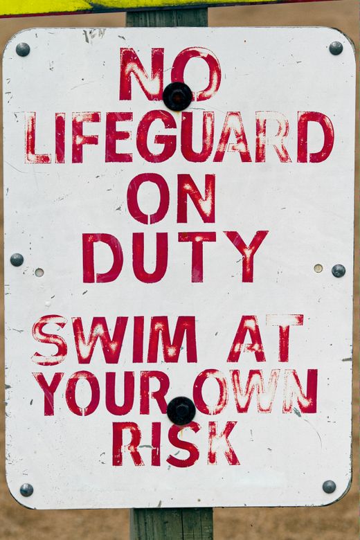 Public swimming pool with lane signage — Jarrod Erbe on Pexels