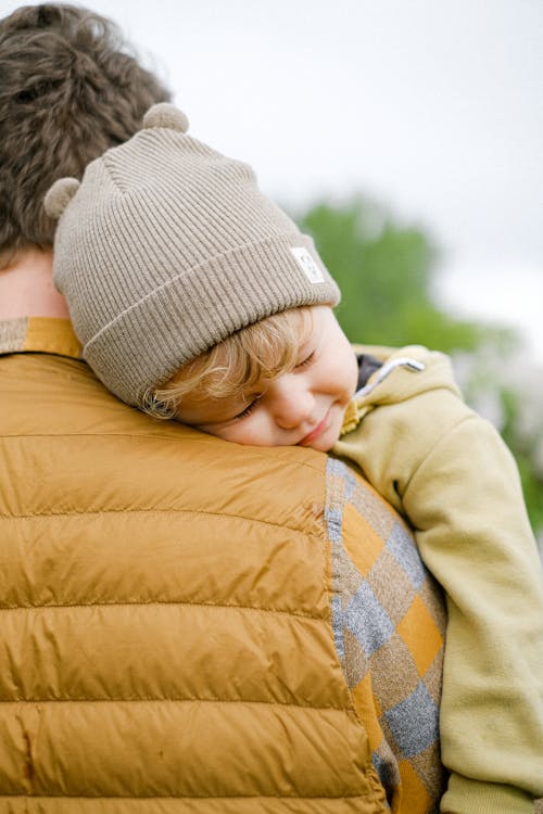 Free A Father Carrying his Sleeping Child  Stock Photo