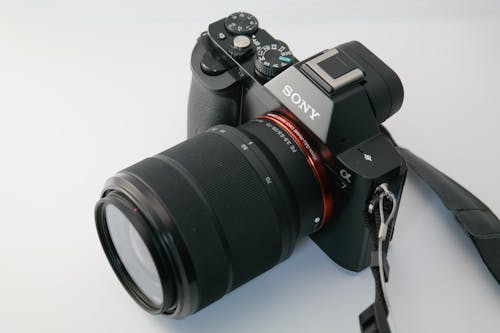 Zwarte Sony Dslr Camera Op Wit Oppervlak