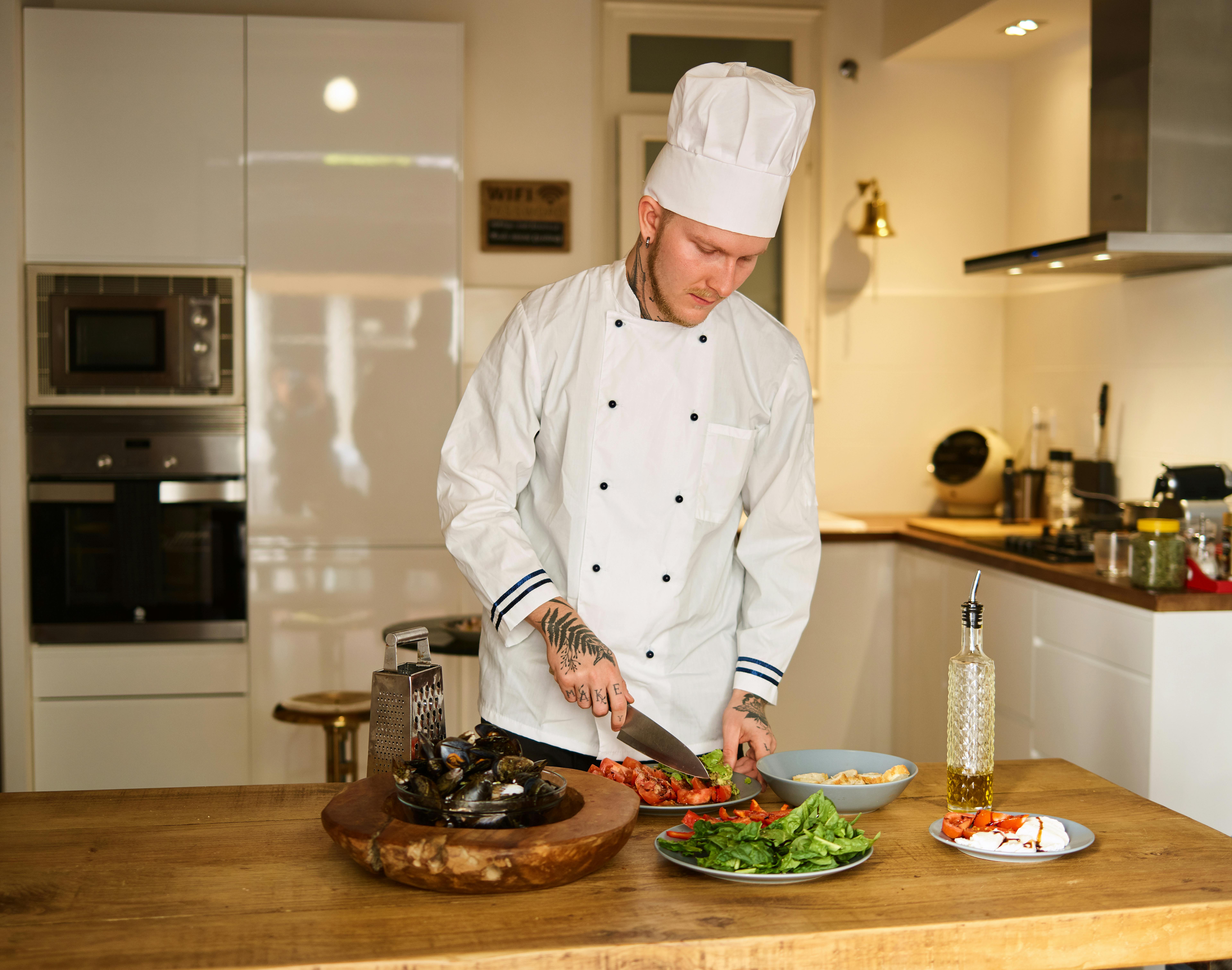 Don’t Stress About Cooking — You Can Leave It to the Pros With Our Favorite Meal Delivery Services — Photo by ArtHouse Studio