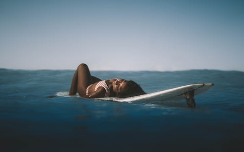 Gratis lagerfoto af afslapning, bikini, hav