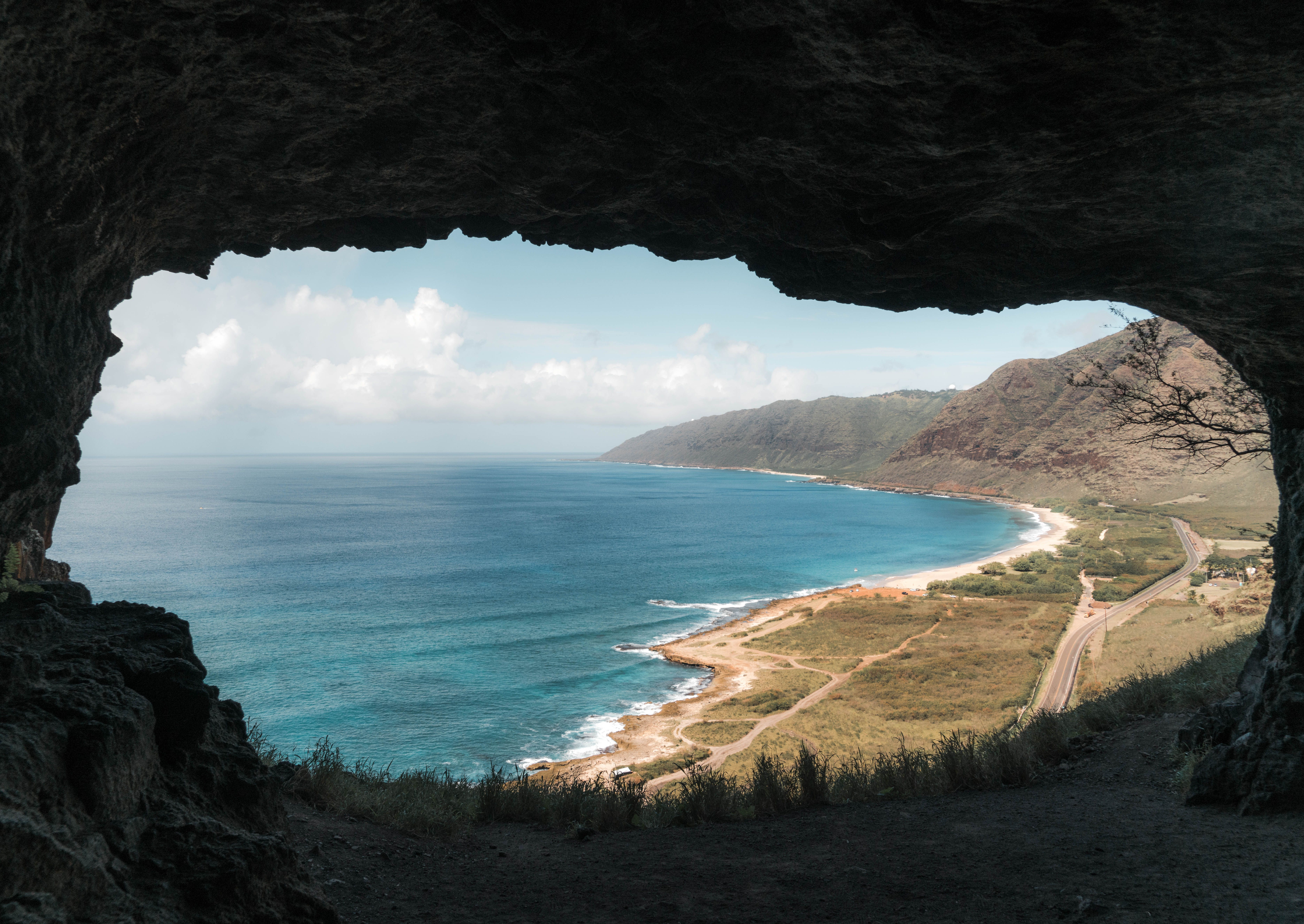 Sun-drenched Hawaiian coastline that inspires the spirit of Makai Poke
