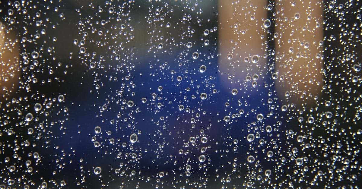 Dlaczego szyby w samochodzie parują od wewnątrz? Dlaczego szyby w samochodzie parują od wewnątrz?