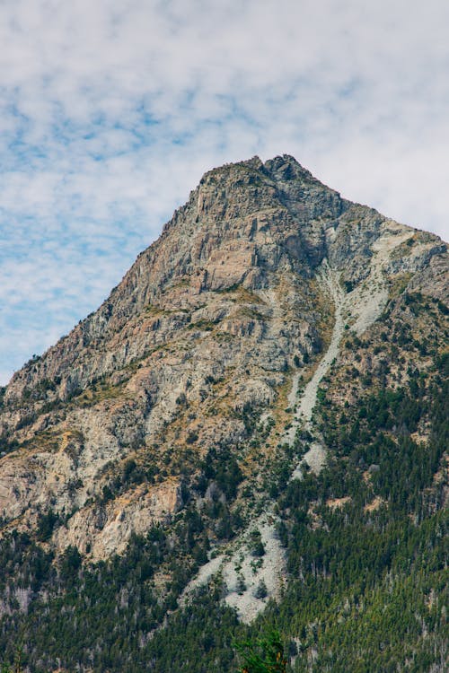 Бесплатное стоковое фото с вертикальный выстрел, гора, горный пик
