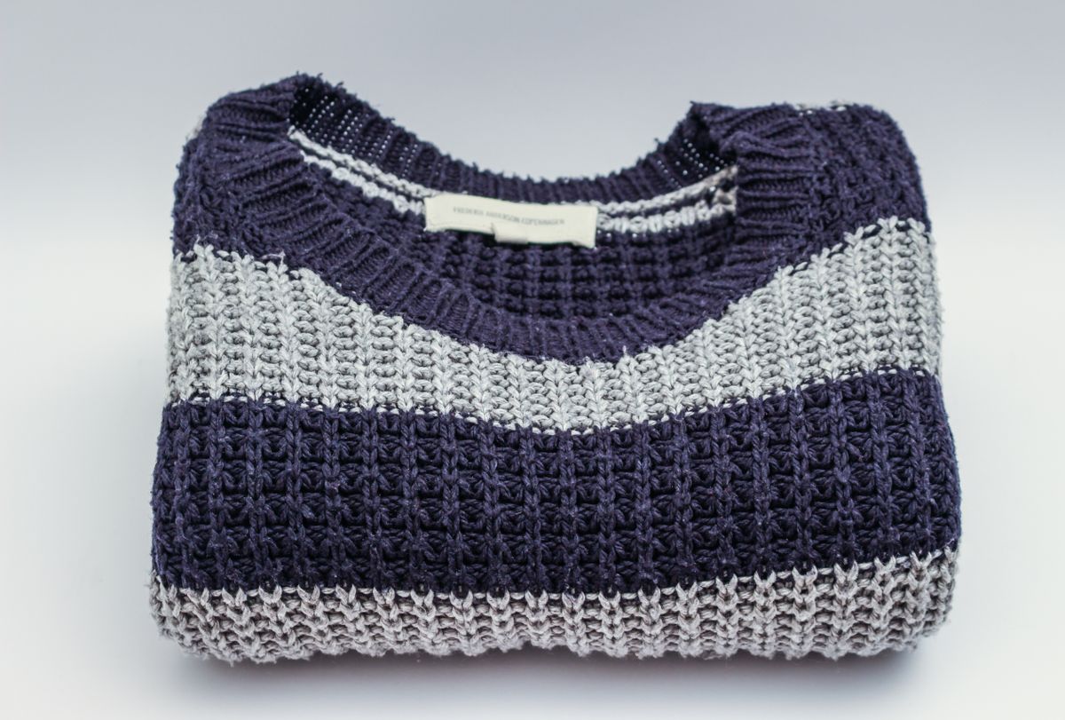 Close detail of a thick knitted rib