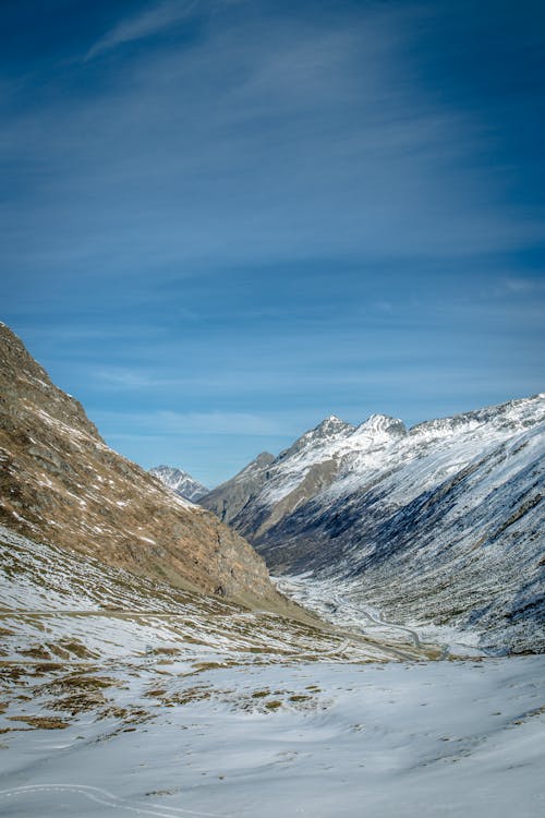 Безкоштовне стокове фото на тему «блакитне небо, гори, зима»