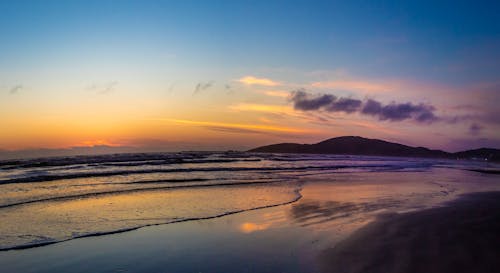 Ilmainen kuvapankkikuva tunnisteilla água do ocean, amante da praia, céu com ytimet intensas