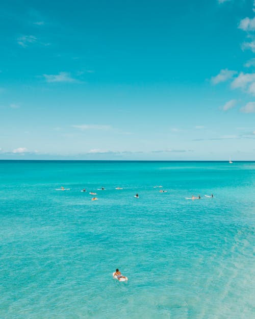 Foto d'estoc gratuïta de aigua, cel blau, fent surf