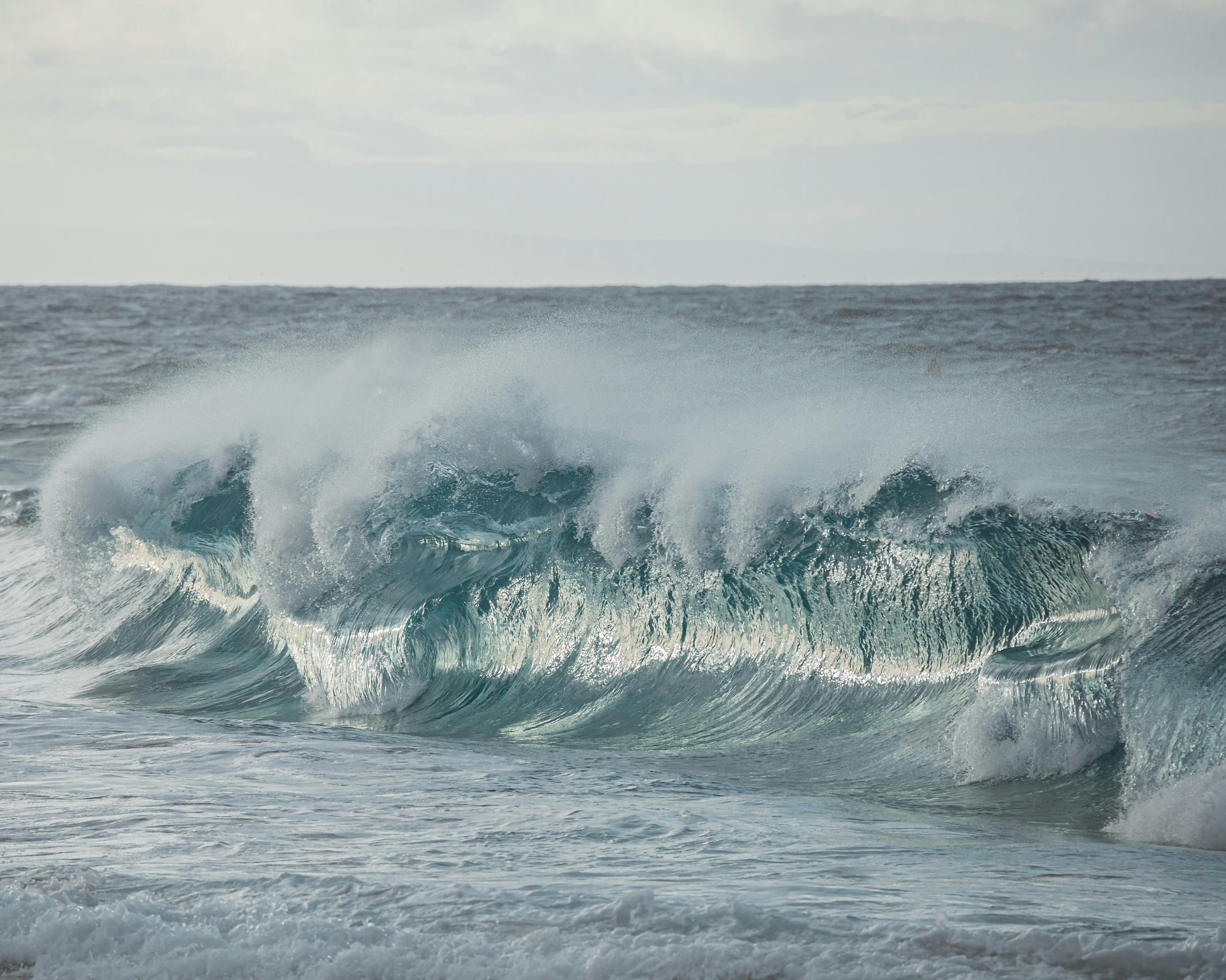 ocean waves crashing photo