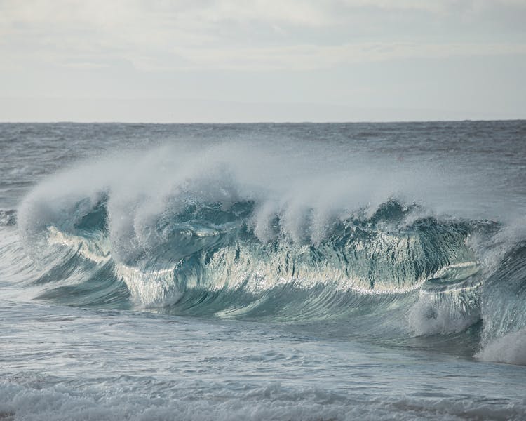 Ocean Waves Crashing Photo