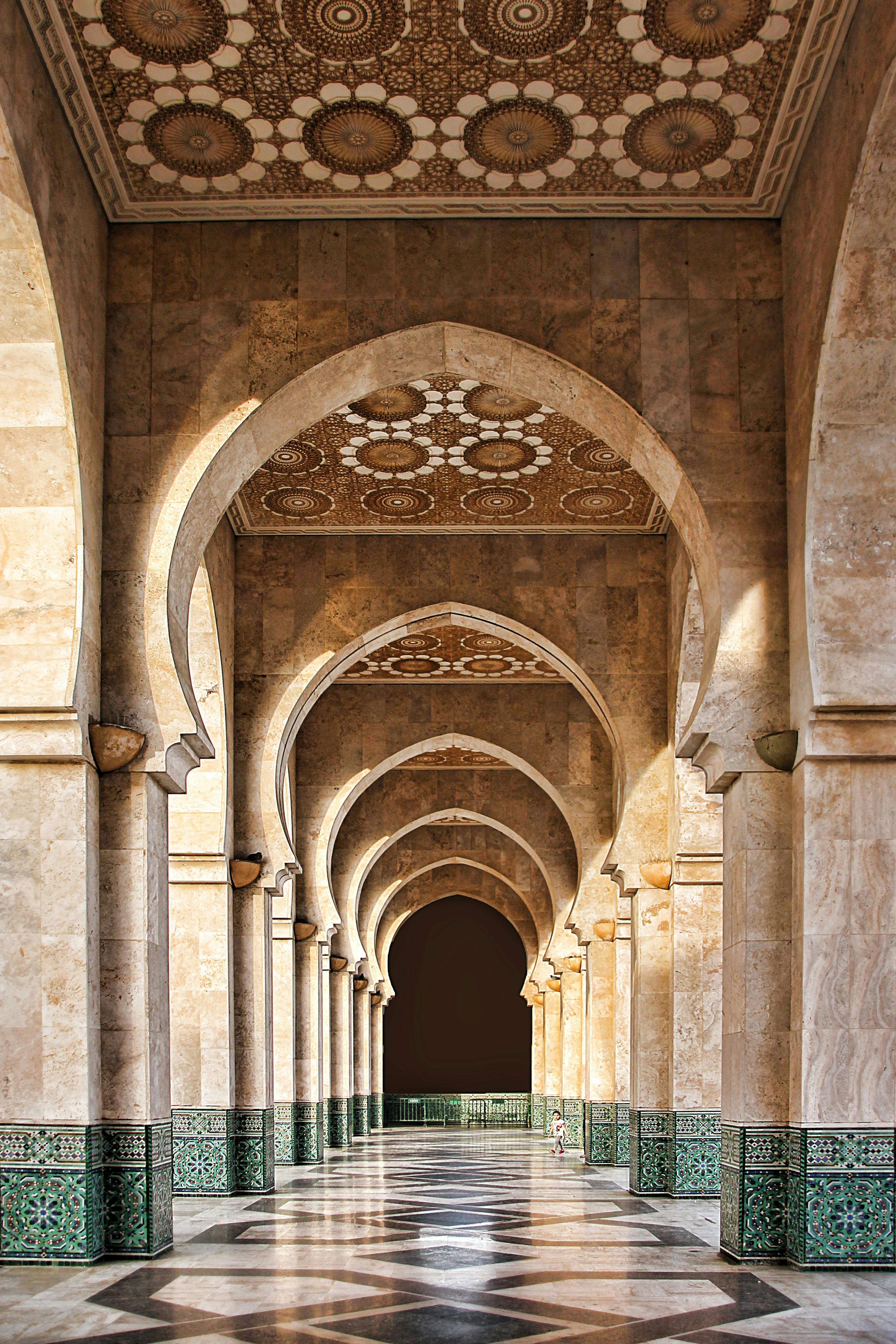 empty-corridor-free-stock-photo