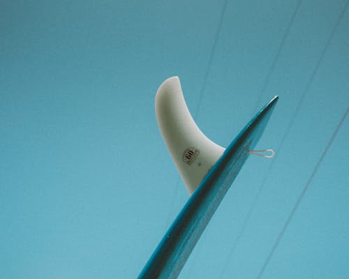 Free Blue and White Surfboard Stock Photo