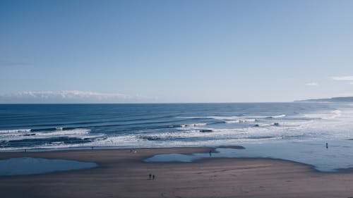 Foto profissional grátis de à beira-mar, água, andar