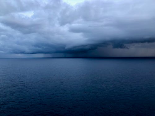 Foto profissional grátis de mar, nuvens de chuva, oceano
