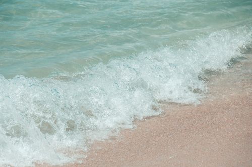 Free Capture of gentle waves splashing on a sandy beach in Hawaii, showcasing natural beauty. Stock Photo