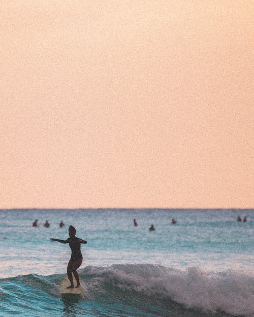 Fotobanka s bezplatnými fotkami na tému dievča, farby západu slnka, Havaj