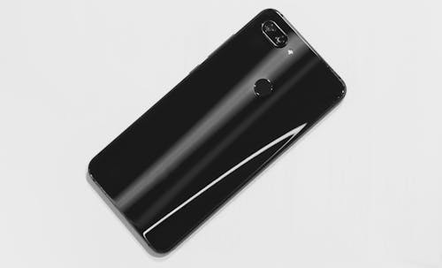 Ilmainen kuvapankkikuva tunnisteilla celular, objeto, preto e branco