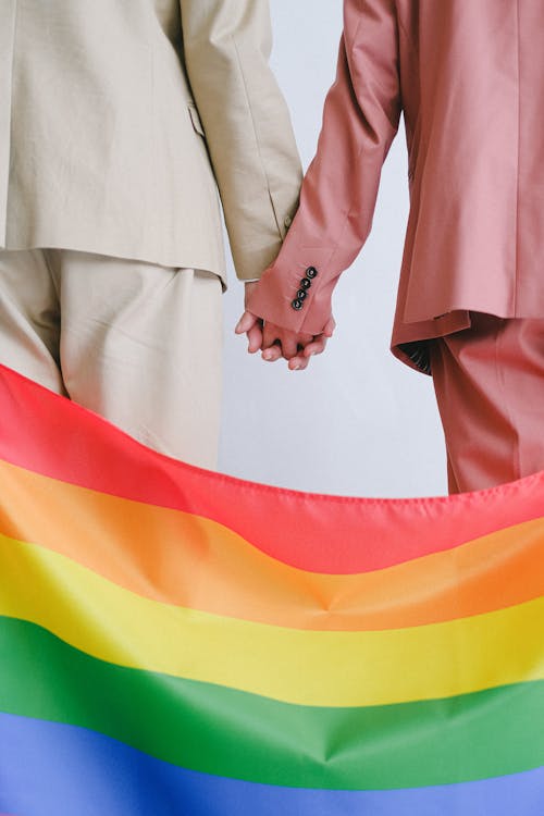 Ảnh nắm tay LGBT là biểu tượng tình yêu đẹp và đầy ý nghĩa. Hình ảnh này sẽ khiến bạn cảm nhận được sự ấm áp và gắn kết giữa những người thuộc cộng đồng LGBT. Hãy cùng đón xem những khoảnh khắc đầy cảm xúc trong ảnh nắm tay LGBT. (Translation: LGBT hand-holding photos are a beautiful and meaningful symbol of love. This image will make you feel the warmth and connection between members of the LGBT community. Let\'s take a look at the emotional moments captured in LGBT hand-holding photos.)