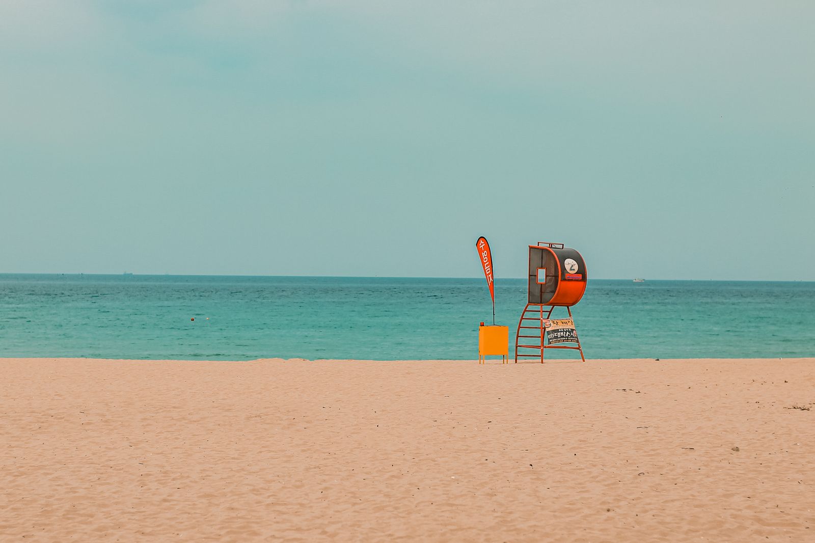An empty lifeguard tower on a deserted beach