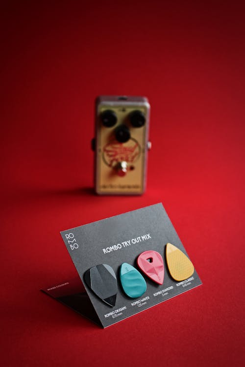 Fotobanka s bezplatnými fotkami na tému červené pozadie, farebný, guitar picks