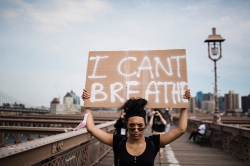 Ücretsiz Protesto Işareti Tutan Kadın Stok Fotoğraflar