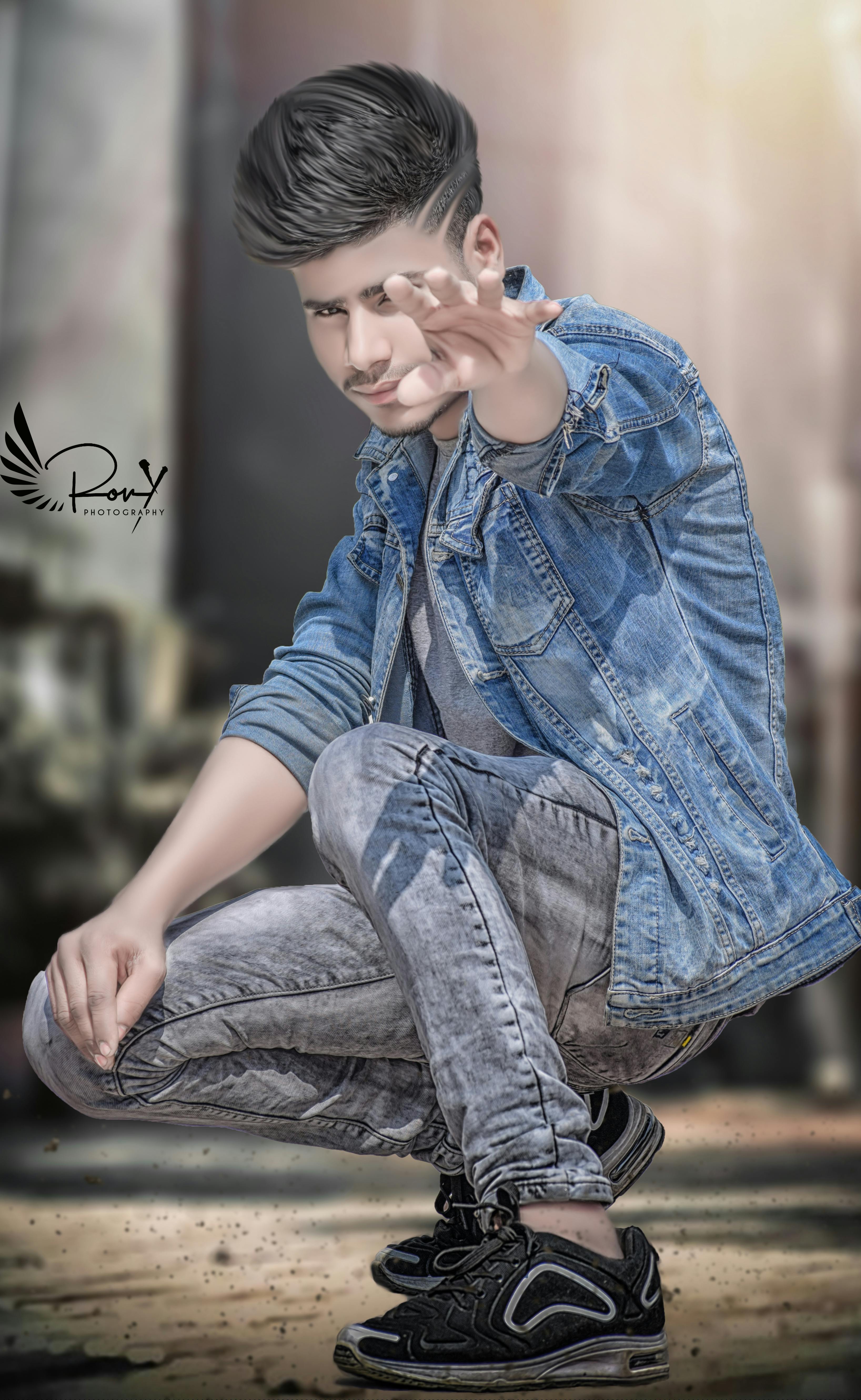 ಹೊರಾಂಗಣದಲ್ಲಿ ವ್ಯಾಯಾಮ ಮಾಡುತ್ತಿರುವ ಕುಟುಂಬ