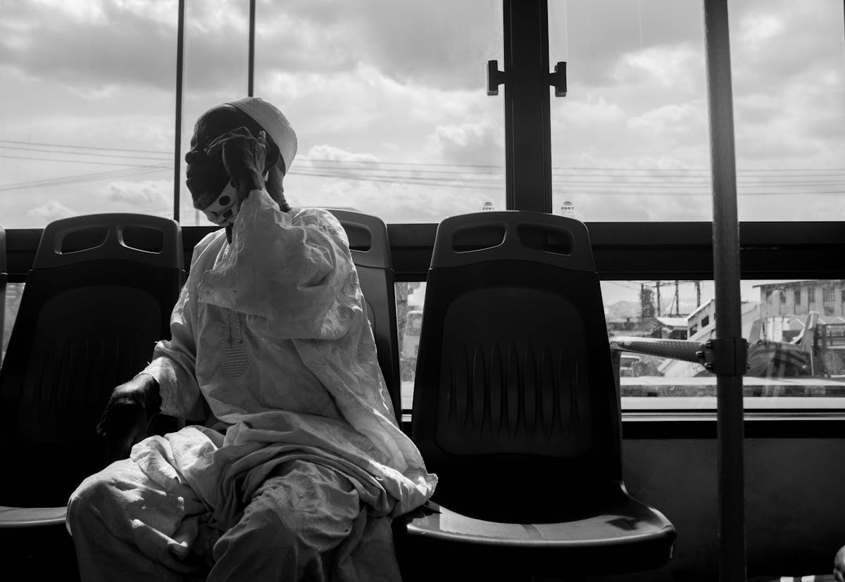 Ingresso della sposa in chiesa vista dal fotografo.