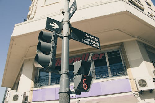 Kostenloses Stock Foto zu ampeln, aufnahme von unten, fenster