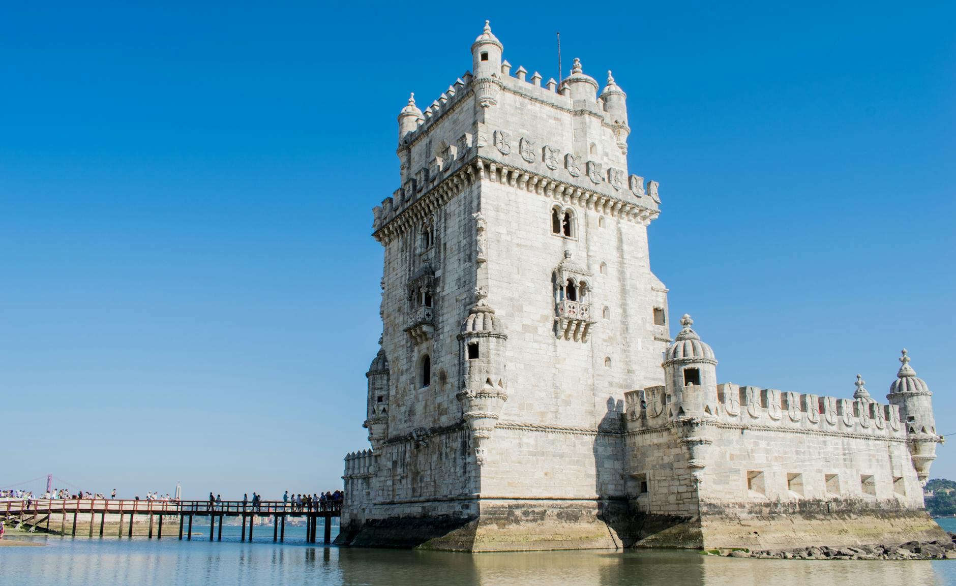 https://www.pexels.com/photo/white-castle-beside-body-of-water-461936/